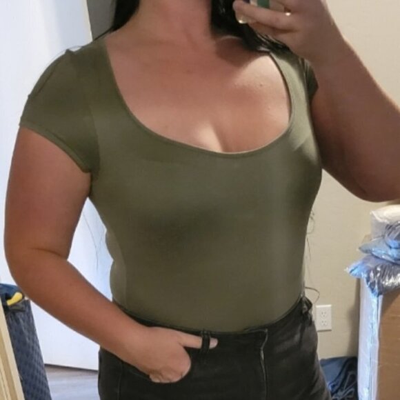 Short Sleeve bodysuit NWT - Picture 3 of 3